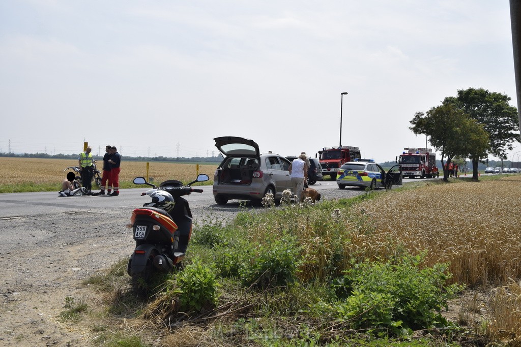 Schwerer Krad Pkw Unfall Koeln Porz Libur Liburer Landstr (Krad Fahrer nach Tagen verstorben) P006.JPG - Miklos Laubert